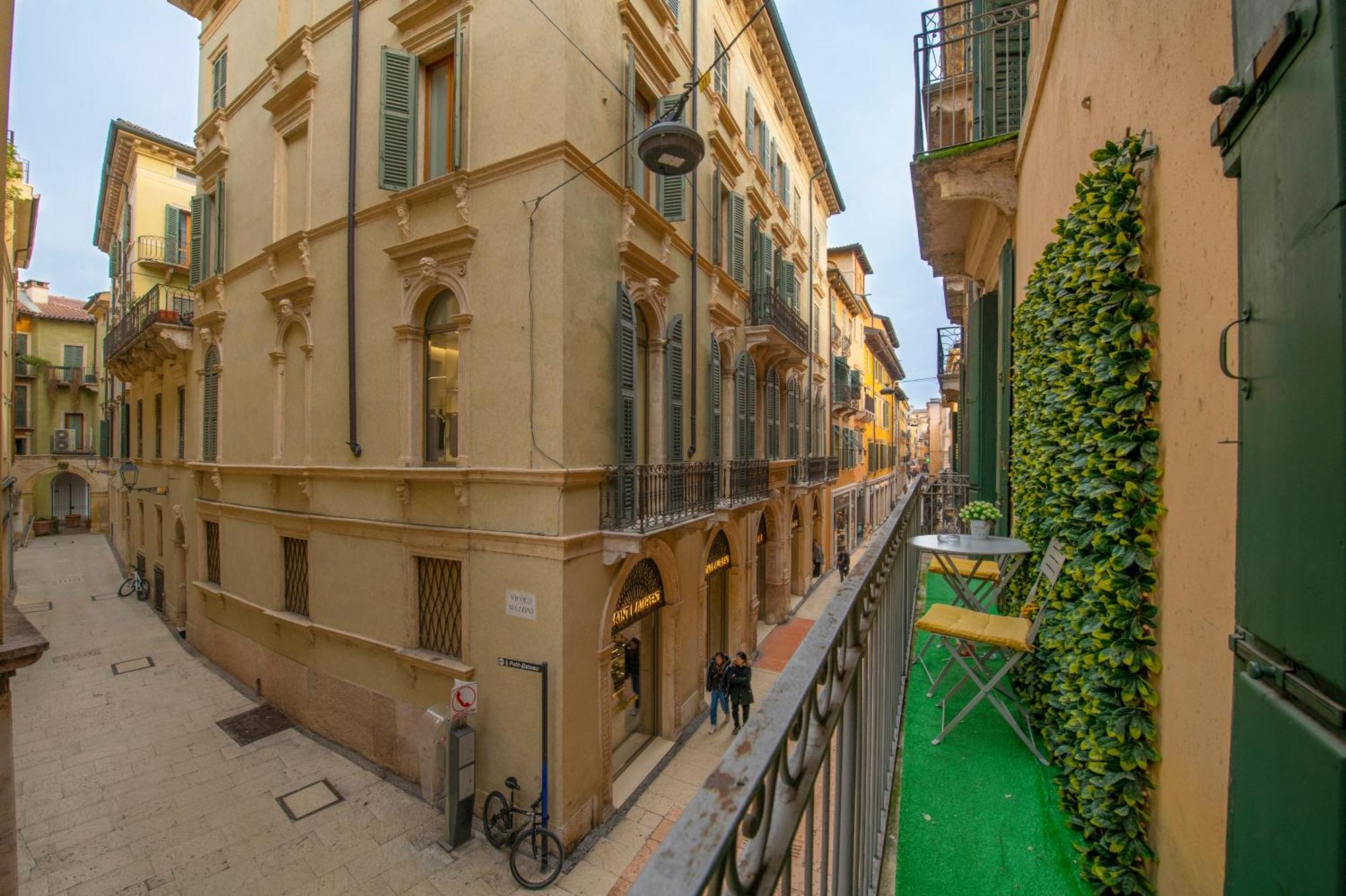 Palace Home Mazzini Verona Center 1 Exteriör bild